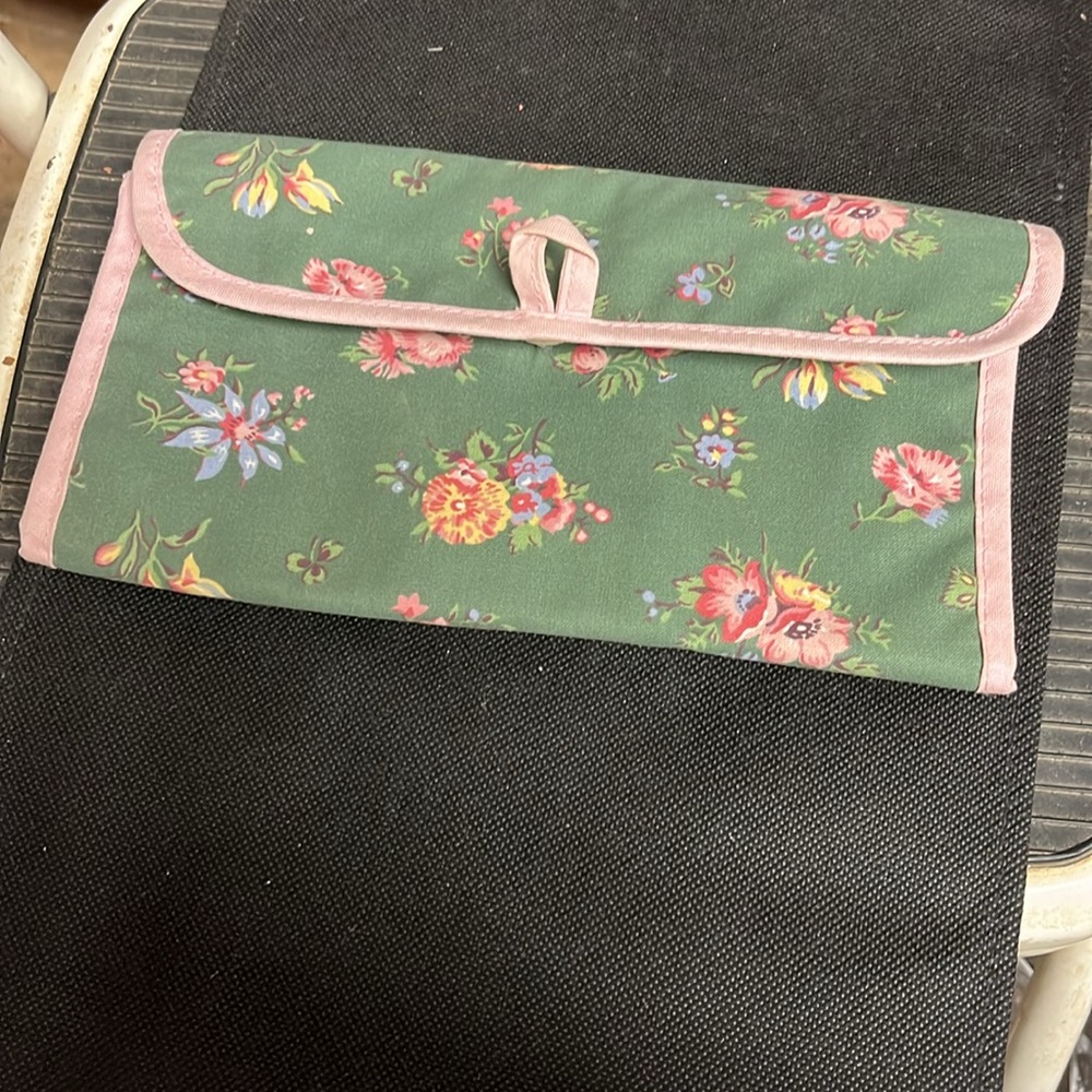 Floral Hanging Organizer Bag - Picture 4 of 4